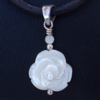 Pendentif Argent Nacre taillé en rose
