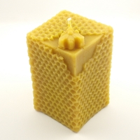 BOUGIE CARRÉE avec ABEILLE
